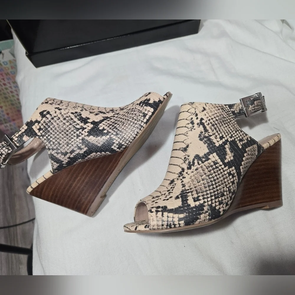 Charles By Charles David Elise Snake Print Slingback Wedges Sz 5